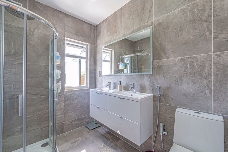 Top Floor Shower Room- click for photo gallery